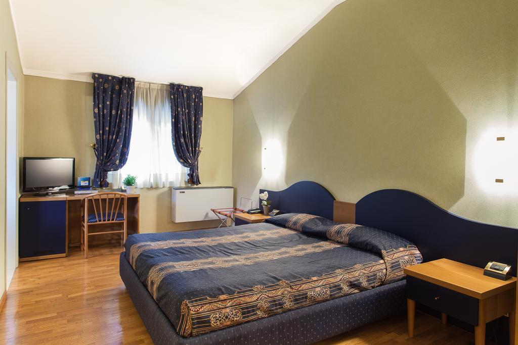Hotel Gambara ห้อง รูปภาพ
