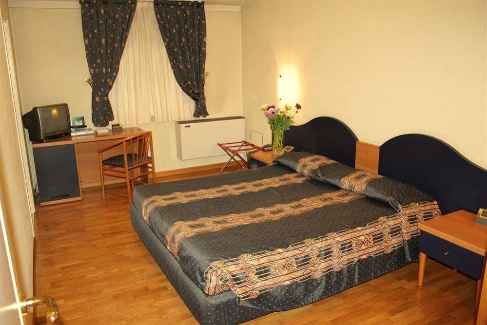Hotel Gambara ภายนอก รูปภาพ